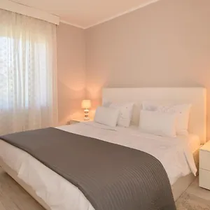 Dora Apartmán